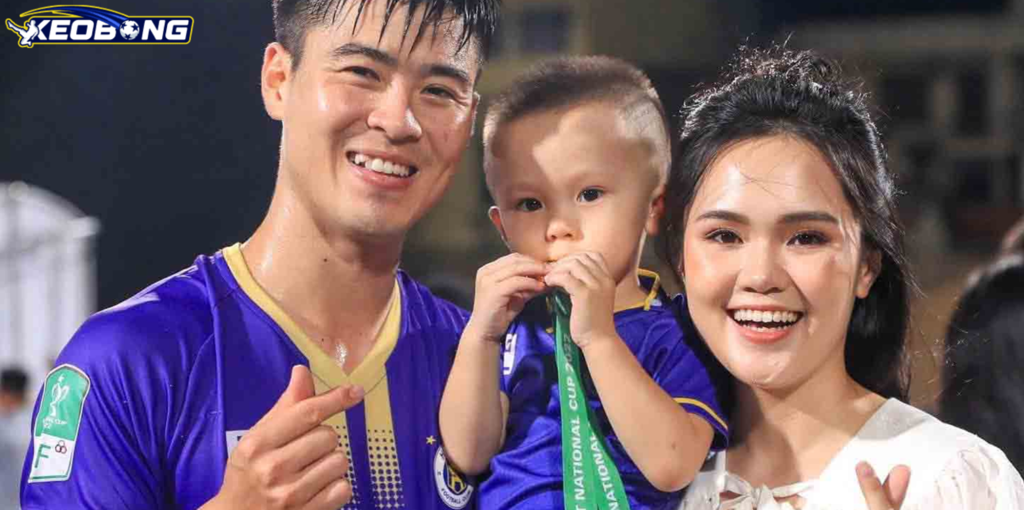 Cuộc sống hôn nhân viên mãn bên chồng và con trai